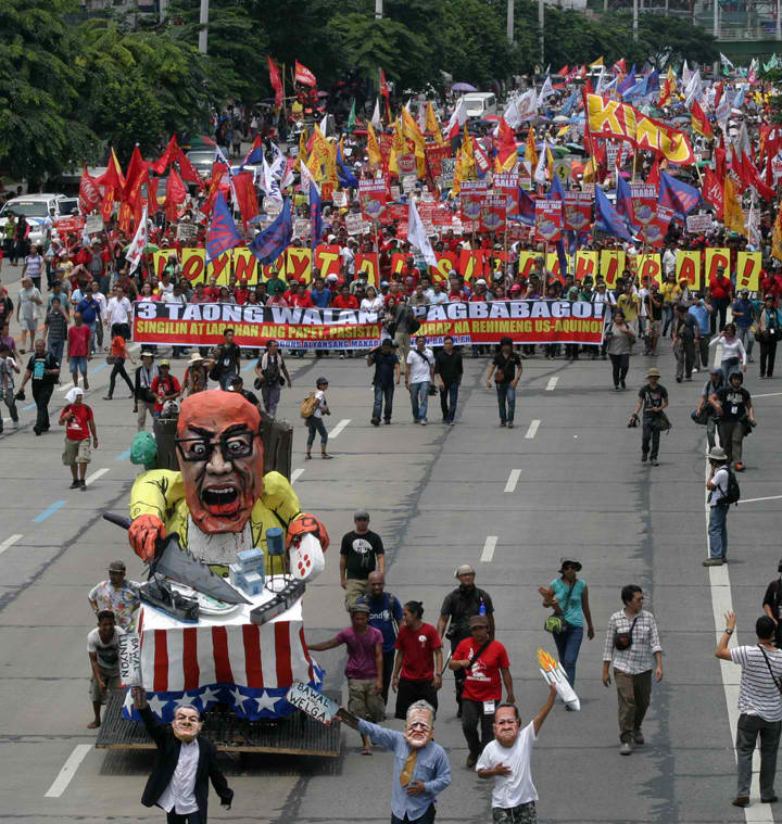 Protesters march during President Aquino's 2013 state of the nation address. (Photo by Pinoy Weekly)