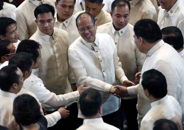 Yahoo Southeast Asia Newsroom/European pressphoto agency - Philippine President Benigno Aquino III (C) greets supporters after delivering his State of the Nation Address during a joint session of the 16th Congress in Quezon City, east of Manila, Philippines, 22 July 2013. Thousands of protesters took to the streets in the Philippines on 22 July to demand better jobs, more inclusive growth and the protection of human rights to coincide with President Benigno Aquino III?s state of the nation address. An effigy of Aquino was burned and eggs were thrown at police officers blocking the main road going to the House of Representatives. EPA/ROLEX DELA PENA 