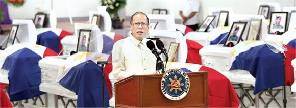 President BS Aquino addresses mourning relatives of Special Action Force commandos. Photo from Manila Bulletin.